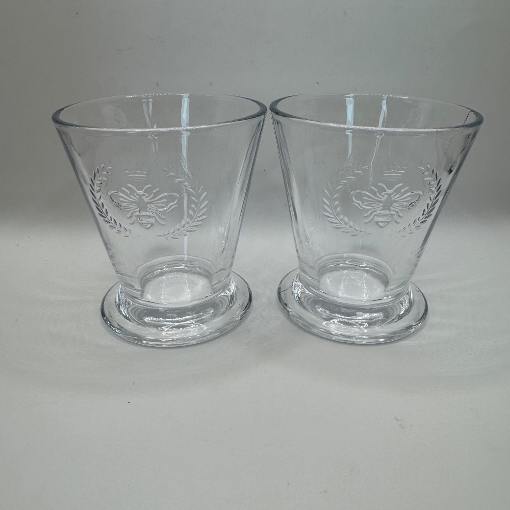 Set of 2 Bee in Crest glass water tumblers by Abbott. Excellent Condition.